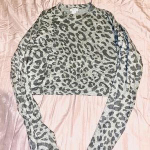 Gray cheetah cropped long sleeve